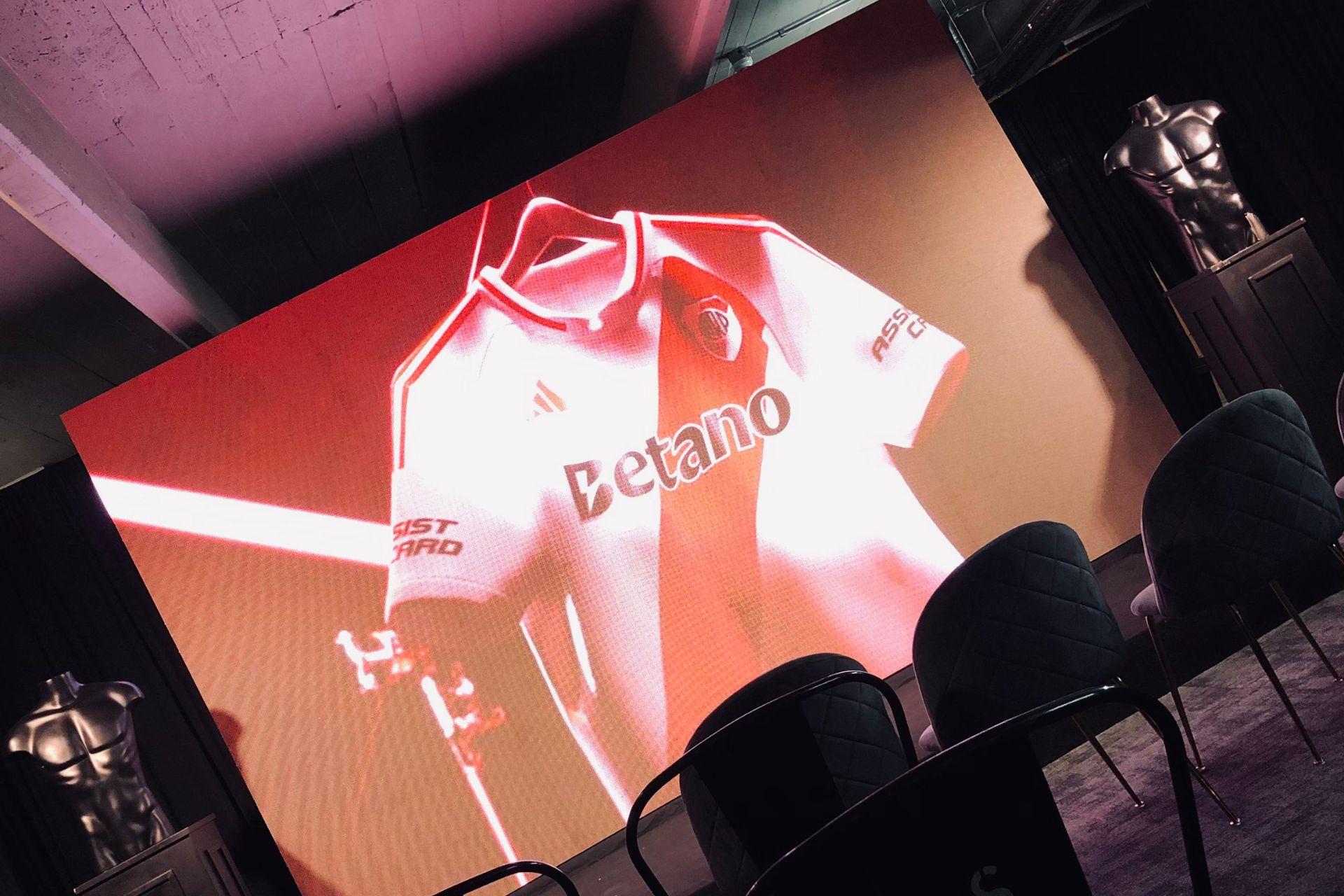 PRESENTACION CAMISETA BETANO PANTALLA 4X2.5